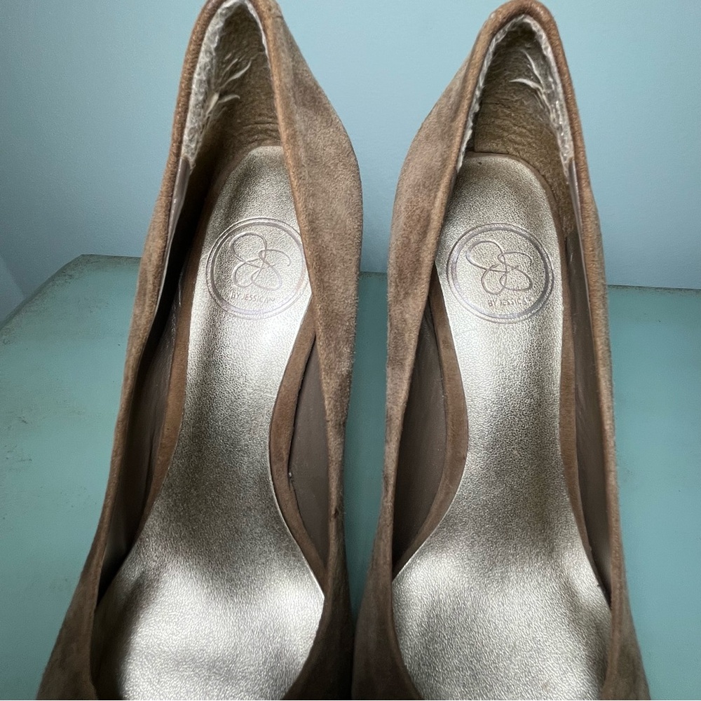 Jessica Simpson Suede Pumps Size 6 Putty Beige Round Toe - Picture 7 of 7